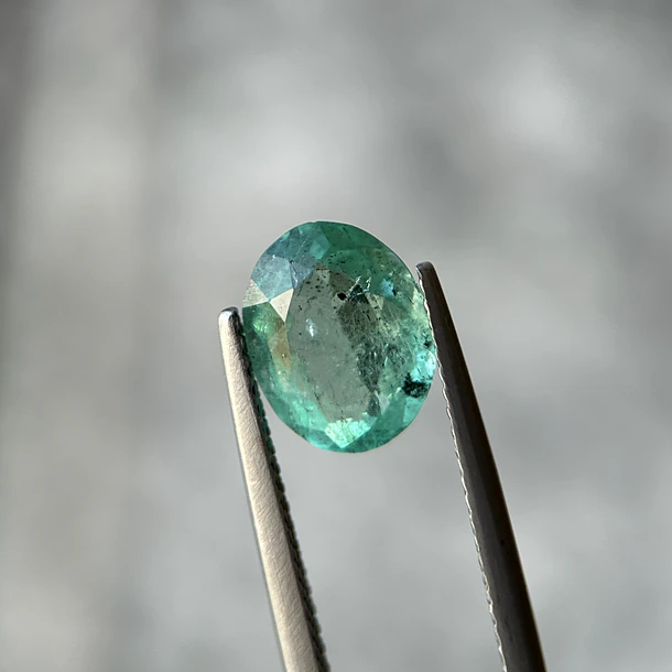 Esmeralda colombiana-1.405ct-8.54x6.03x3.47mm 1