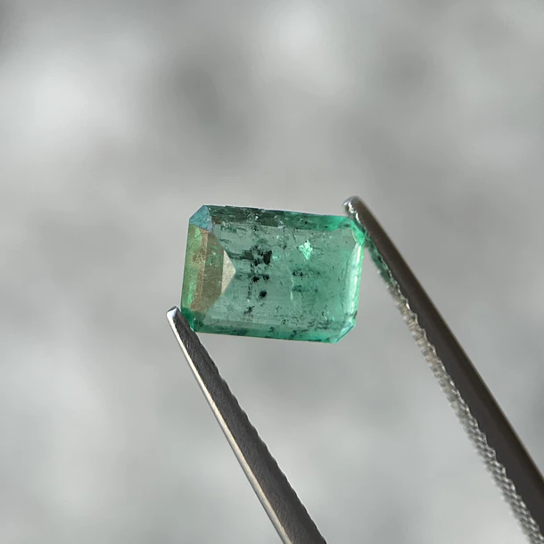 Esmeralda colombiana-1.40ct-8.54x6.03x3.47mm 3