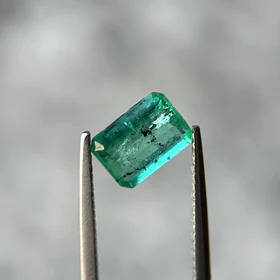 Esmeralda colombiana-1.40ct-8.54x6.03x3.47mm