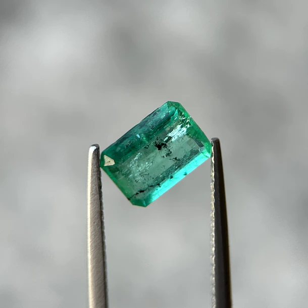 Esmeralda colombiana-1.40ct-8.54x6.03x3.47mm 1