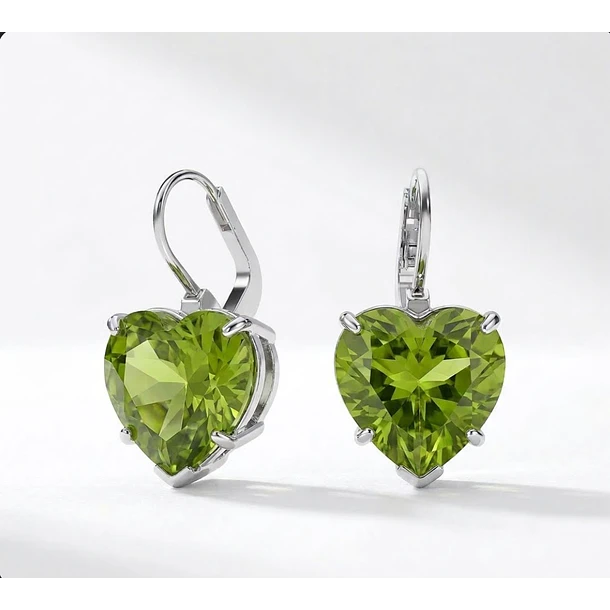 Aretes en oro amarillo de 14k con peridotos corte corazón