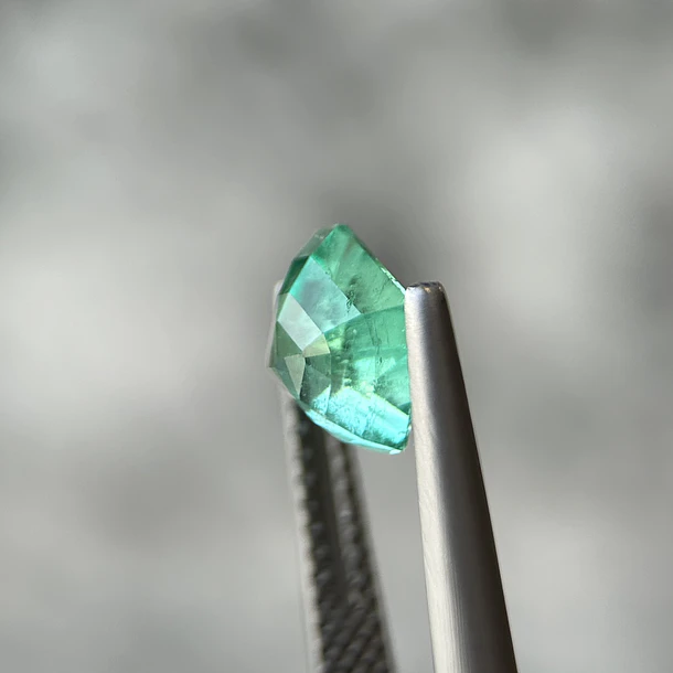 Esmeralda colombiana CDTEC-1.29ct-6.59x6.23x4.23mm 2