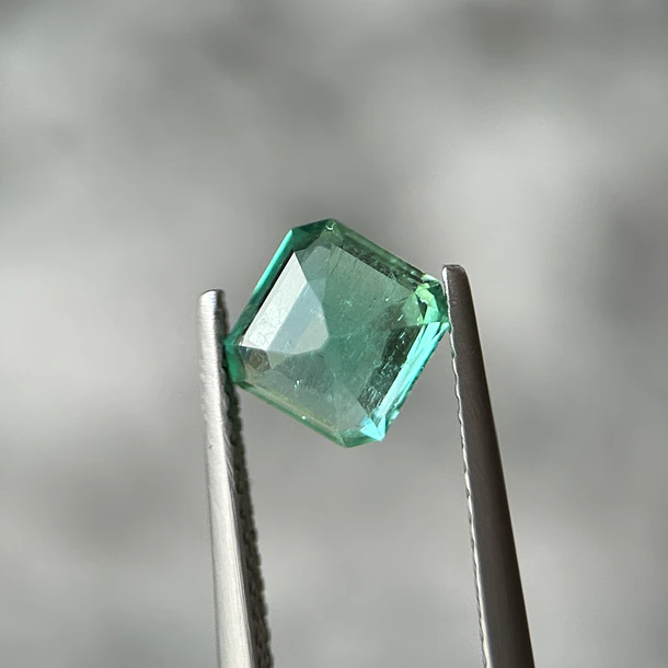 Esmeralda colombiana CDTEC-1.29ct-6.59x6.23x4.23mm 3