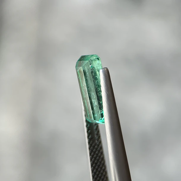 Esmeralda colombiana CDTEC-1.54ct-10.61x4.62x3.62mm 2