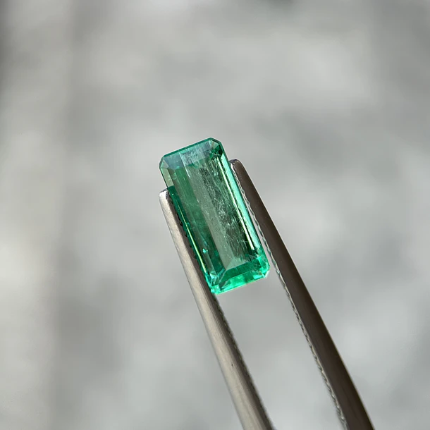 Esmeralda colombiana CDTEC-1.54ct-10.61x4.62x3.62mm 1
