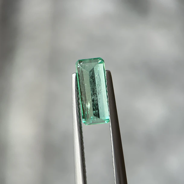 Esmeralda colombiana CDTEC-1.54ct-10.61x4.62x3.62mm 3