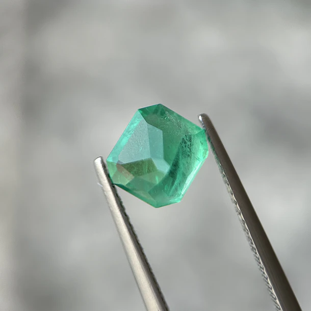 Esmeralda colombiana CDTEC-1.93ct-7.49x7.02x5.64mm 3