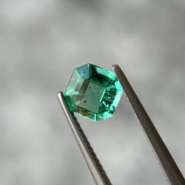 Esmeralda colombiana CDTEC-1.10ct-6.81x6.74x3.89mm 1