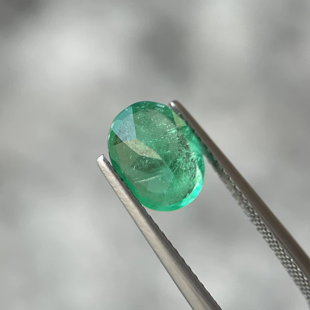 Esmeralda colombiana CEI-2.07ct-9.79x7.28x5.21mm 2
