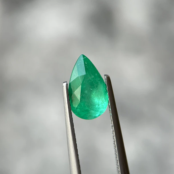 Esmeralda colombiana CEI-2.13ct-9.62x6.64x4.53mm 1