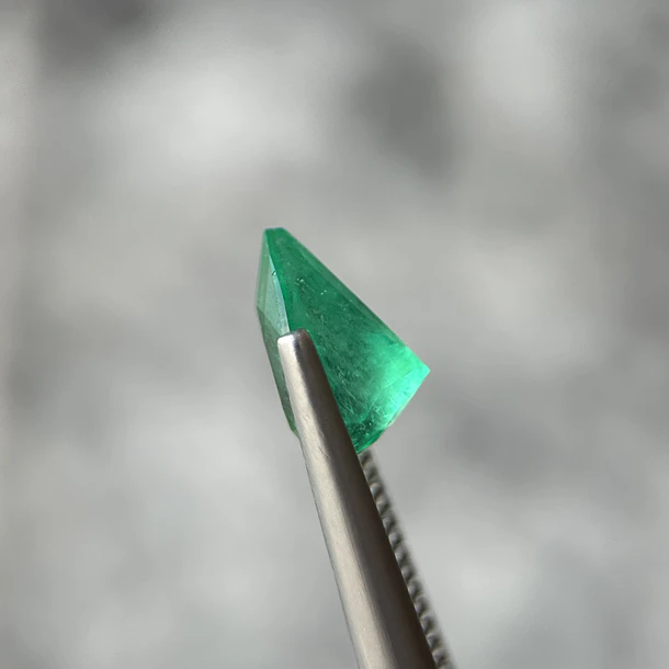 Esmeralda colombiana CEI-2.13ct-9.62x6.64x4.53mm 2