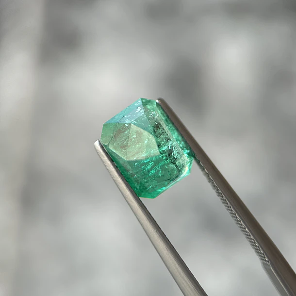 Esmeralda colombiana CEI-2.64ct-9.75x7.15x5.86mm 3