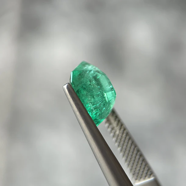 Esmeralda colombiana CEI-2.64ct-9.75x7.15x5.86mm 2