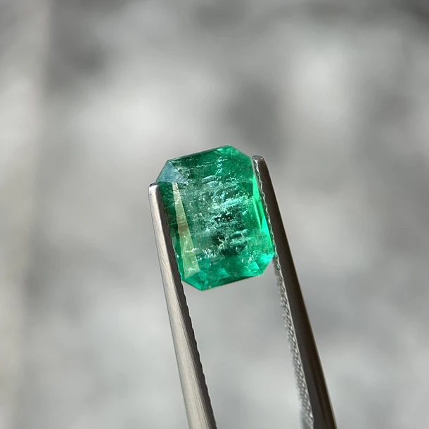 Esmeralda colombiana CEI-2.64ct-9.75x7.15x5.86mm 1