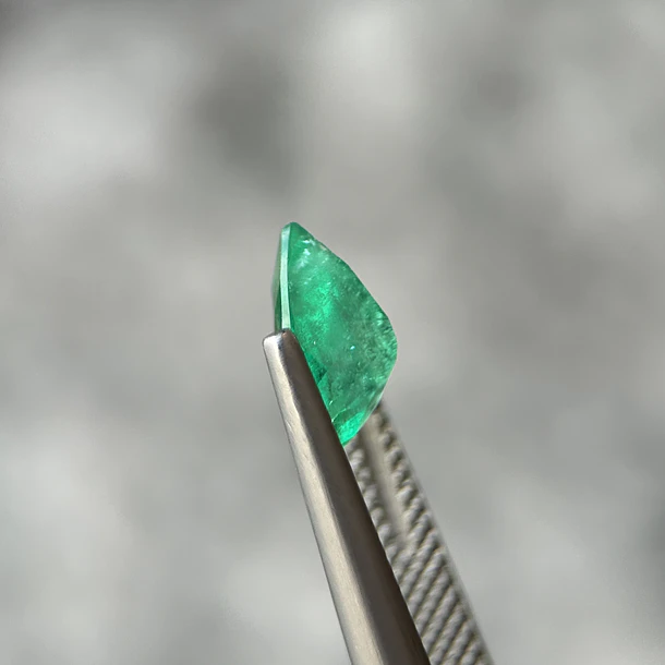Esmeralda colombiana CEI-1.43ct-9.63x6.63x4.53mm 2