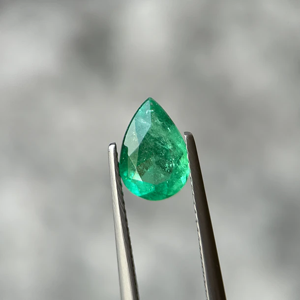 Esmeralda colombiana CEI-1.43ct-9.63x6.63x4.53mm 1