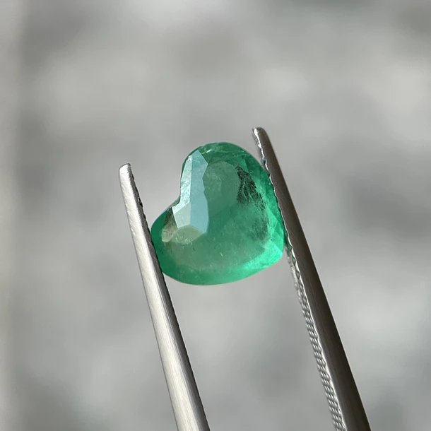 Esmeralda colombiana CEI-1.93ct-8.03x9.12x4.63mm 4