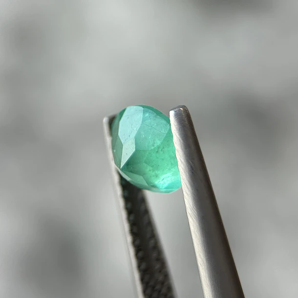 Esmeralda colombiana-0.85ct-5.79x5.75x4.02mm 2