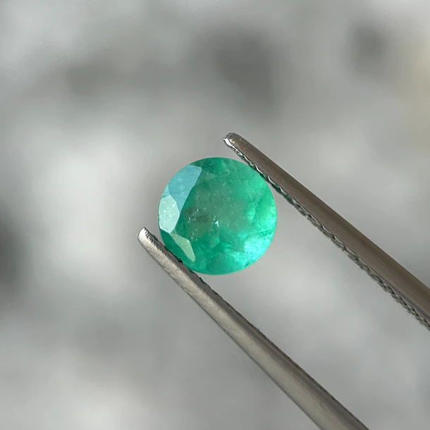 Esmeralda colombiana-0.85ct-5.79x5.75x4.02mm 1