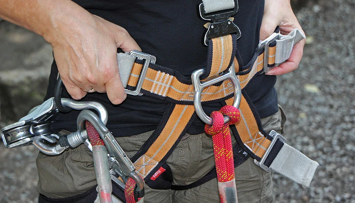 Kit de trabajo en altura: qué debe incluir un equipo completo