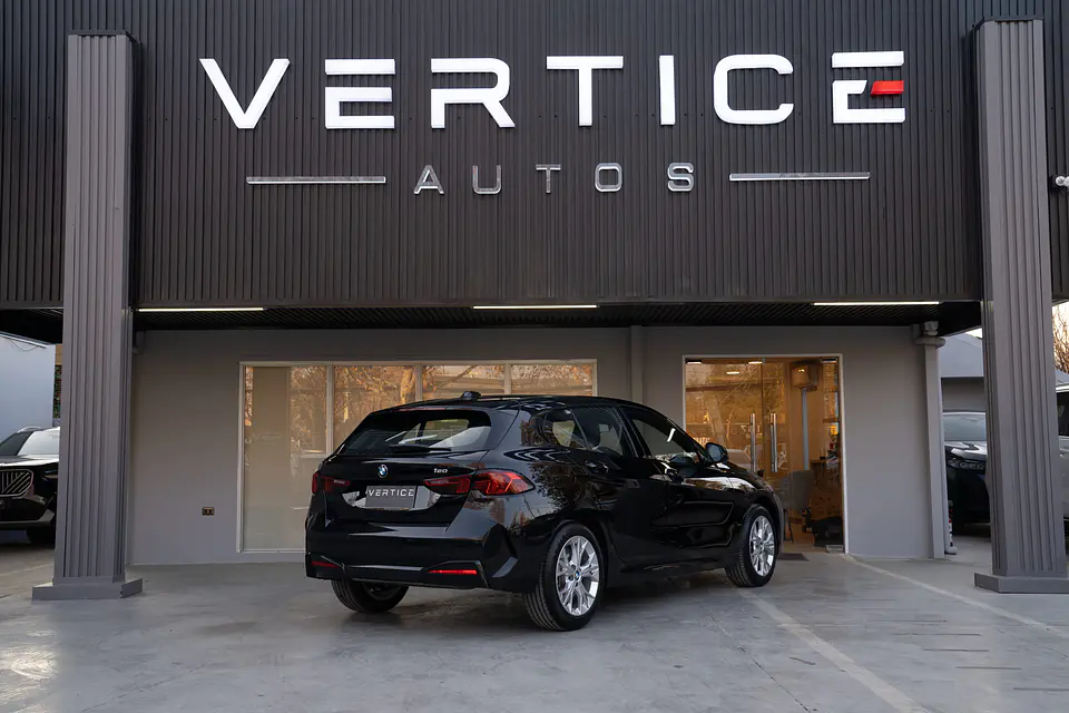 BMW 120I Hatch — foto 8 de 40