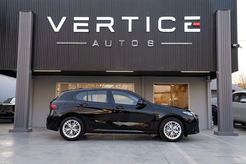 BMW 120I Hatch — foto 11 de 40