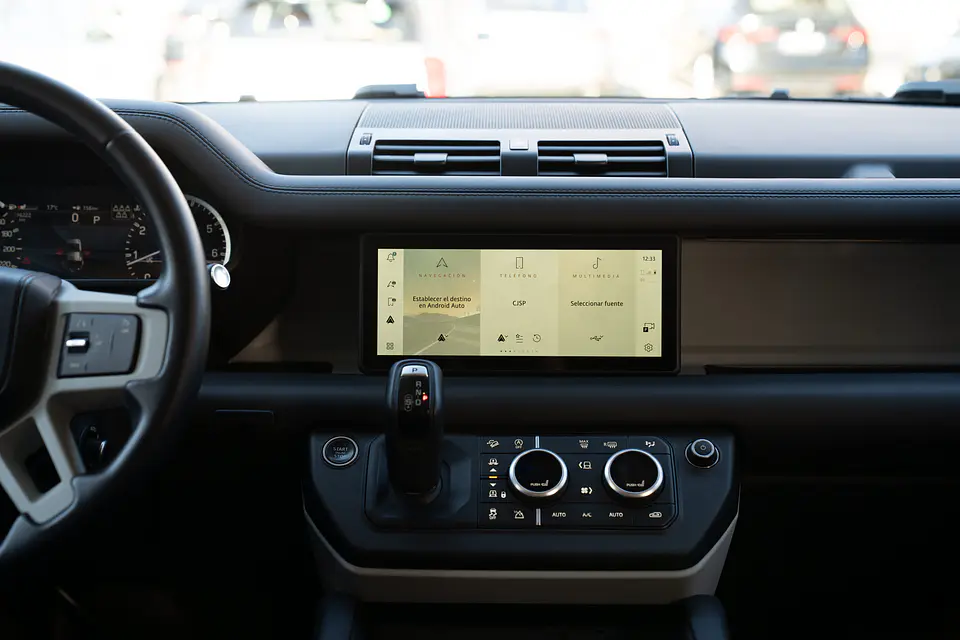 Land Rover Defender 110 3.0I X-Dynamic S — foto 32 de 40