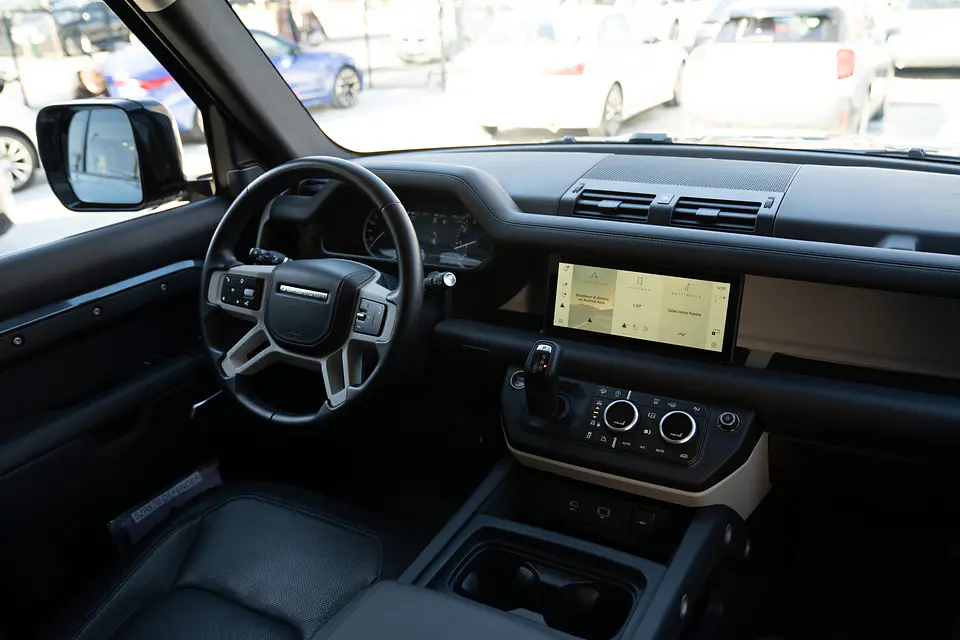 Land Rover Defender 110 3.0I X-Dynamic S — foto 35 de 40