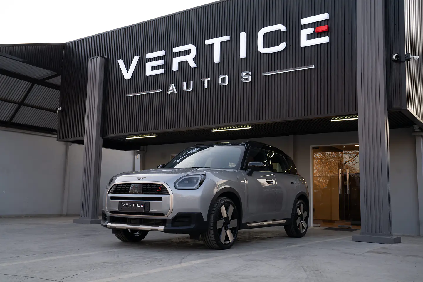MINI Countryman S All4 2.0 Favoured — foto 1 de 40