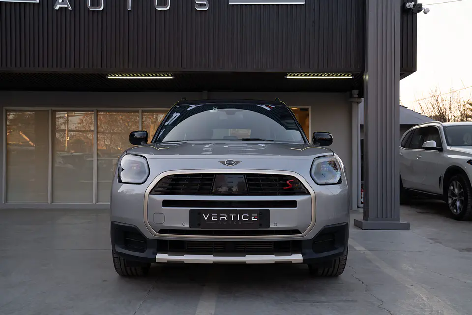 MINI Countryman S All4 2.0 Favoured — foto 5 de 40