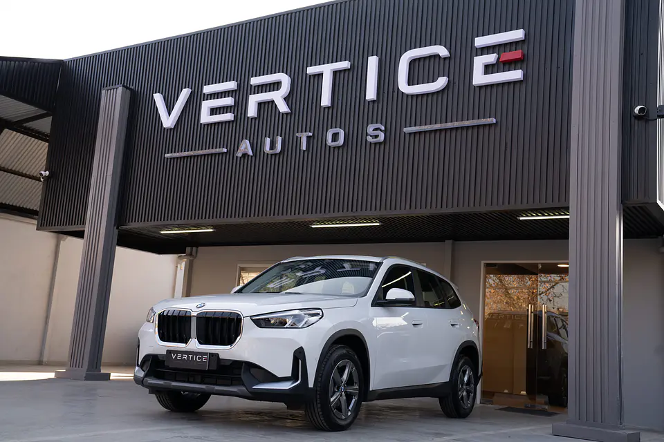 BMW X1 Sdrive18D — foto 2 de 40