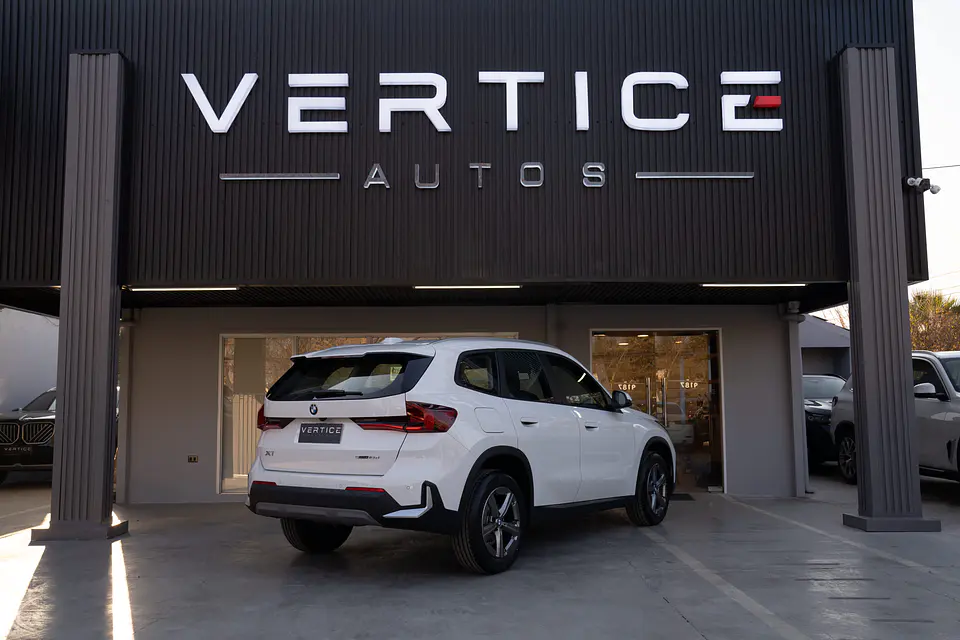 BMW X1 Sdrive18D — foto 8 de 40