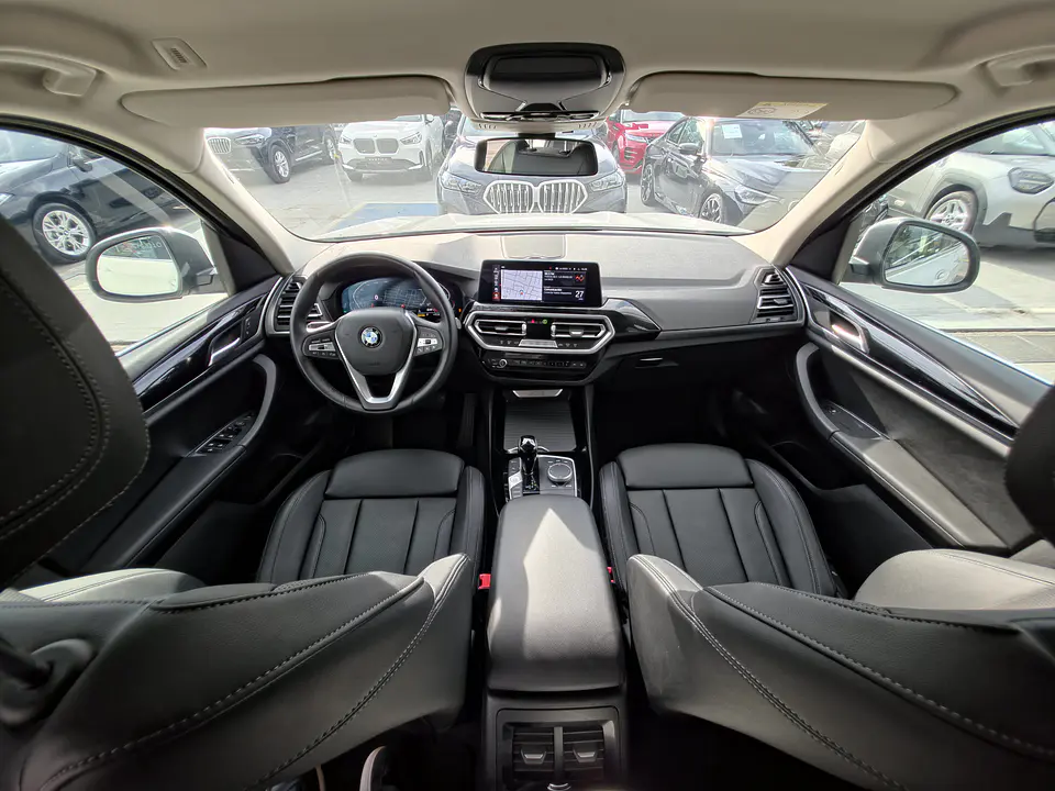 BMW X3 Sdrive20I Dynamic 2.0 Lci — foto 32 de 40