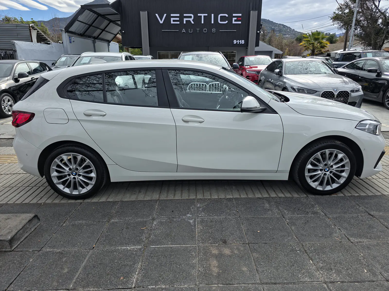 BMW 118I Hatch — foto 12 de 40