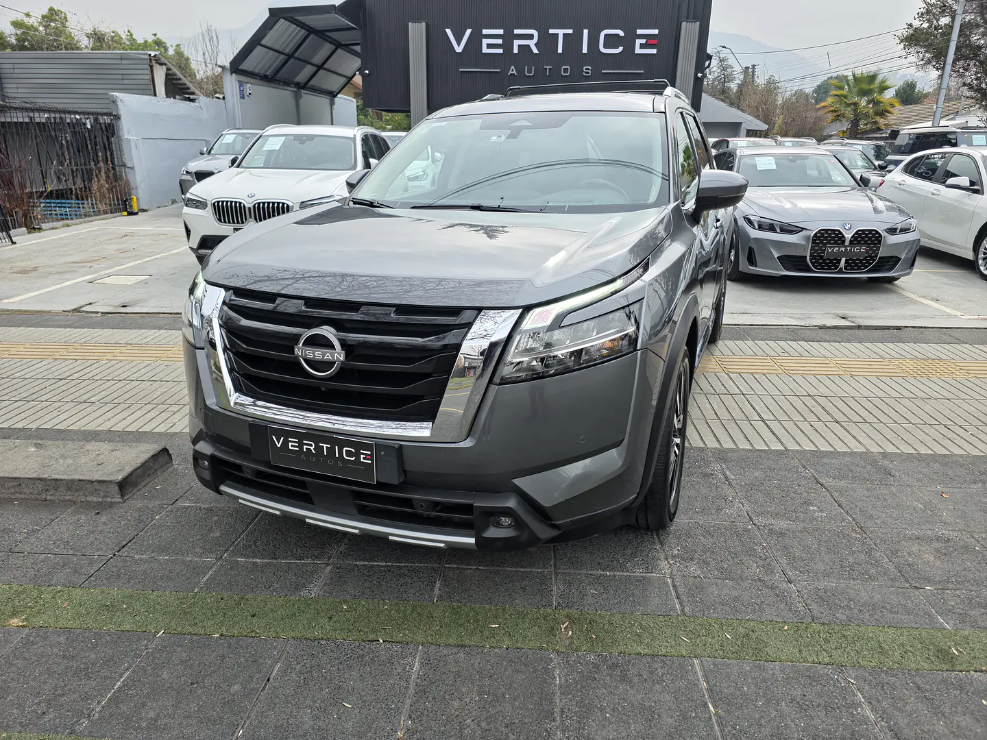 Nissan Pathfinder Exclusive 4X4 3.5 Aut — foto 1 de 40