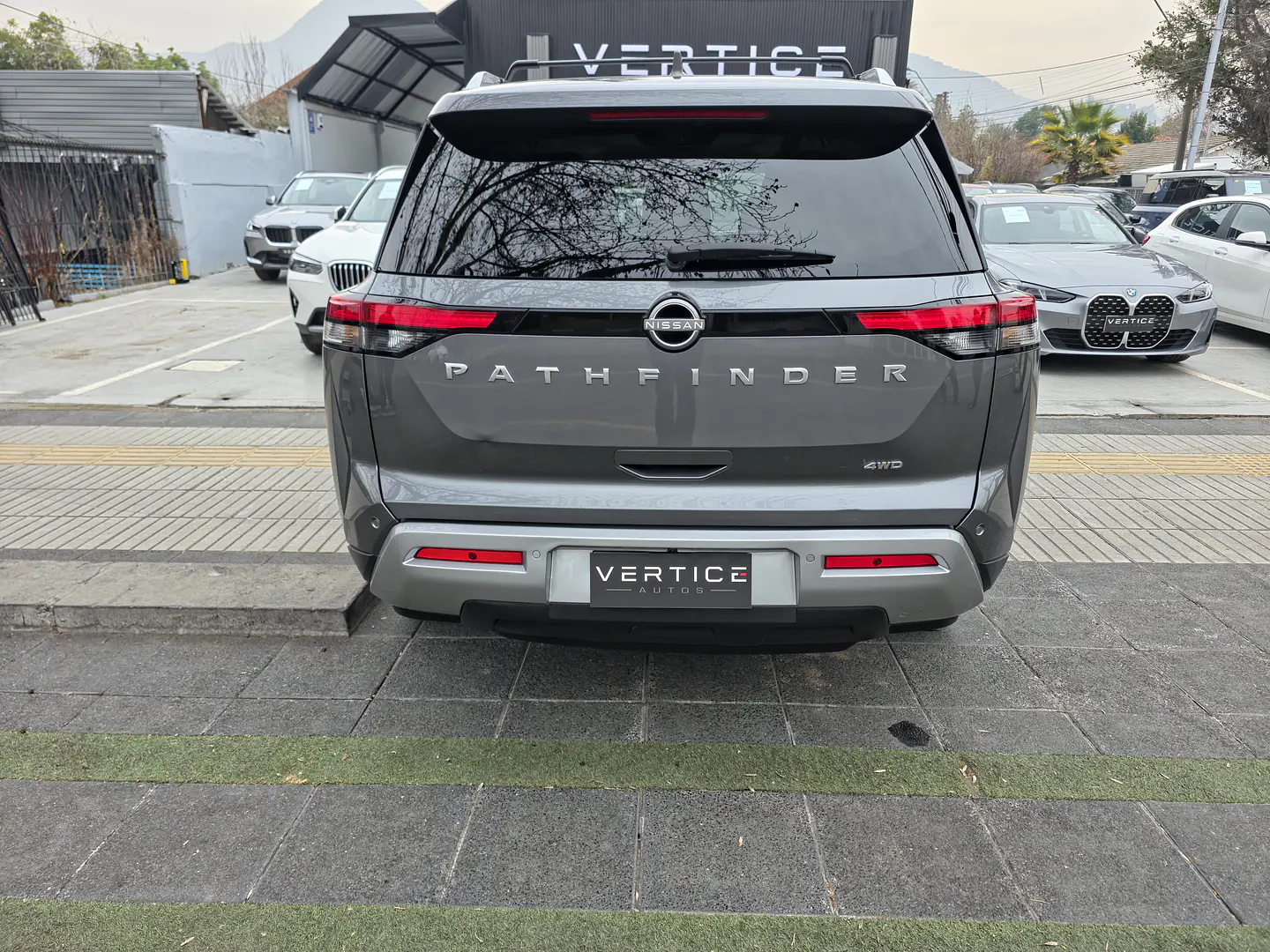 Nissan Pathfinder Exclusive 4X4 3.5 Aut — foto 10 de 40