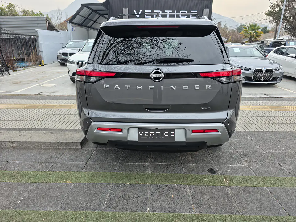 Nissan Pathfinder Exclusive 4X4 3.5 Aut — foto 11 de 40