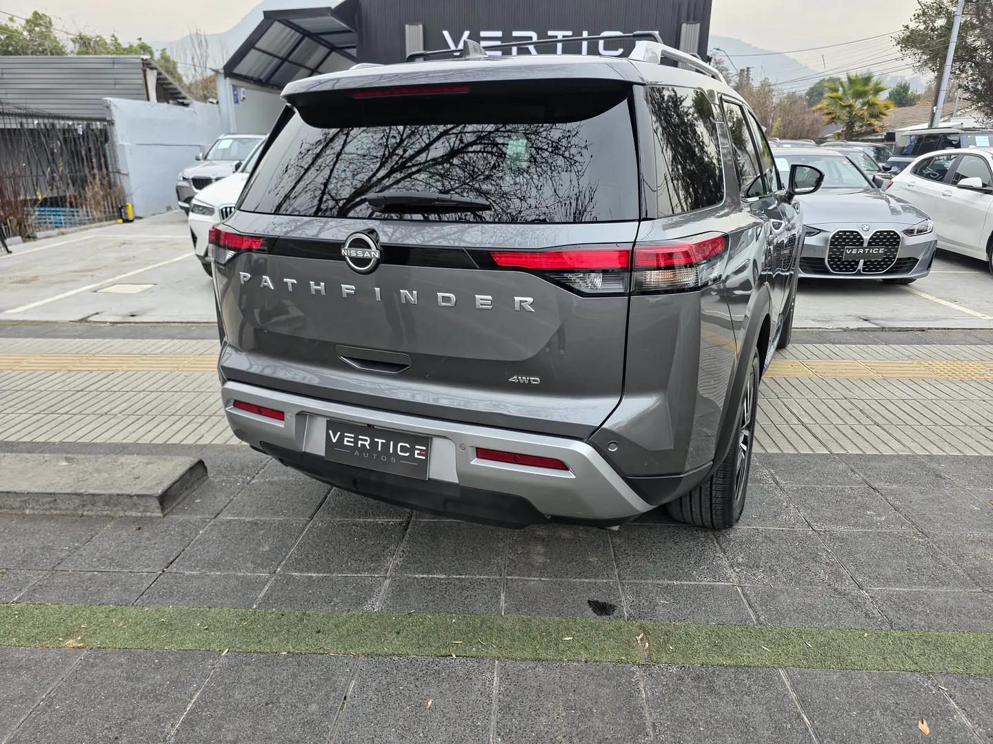 Nissan Pathfinder Exclusive 4X4 3.5 Aut — foto 13 de 40