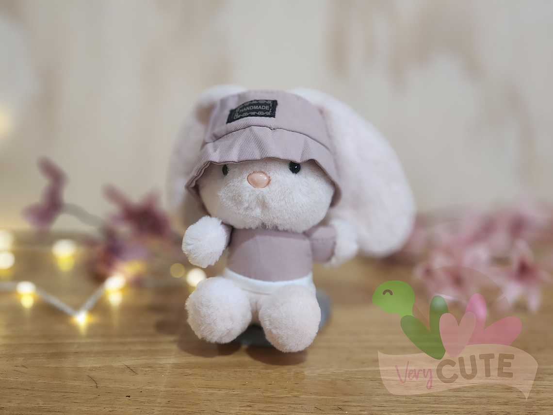 Llavero Peluche Conejito con Gorro 2