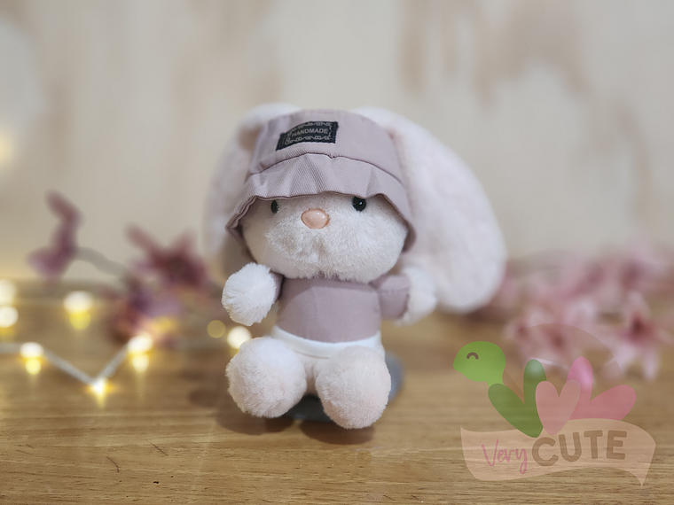 Llavero Peluche Conejito con Gorro 2