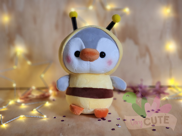 Peluche Pingüino Disfrazado 1