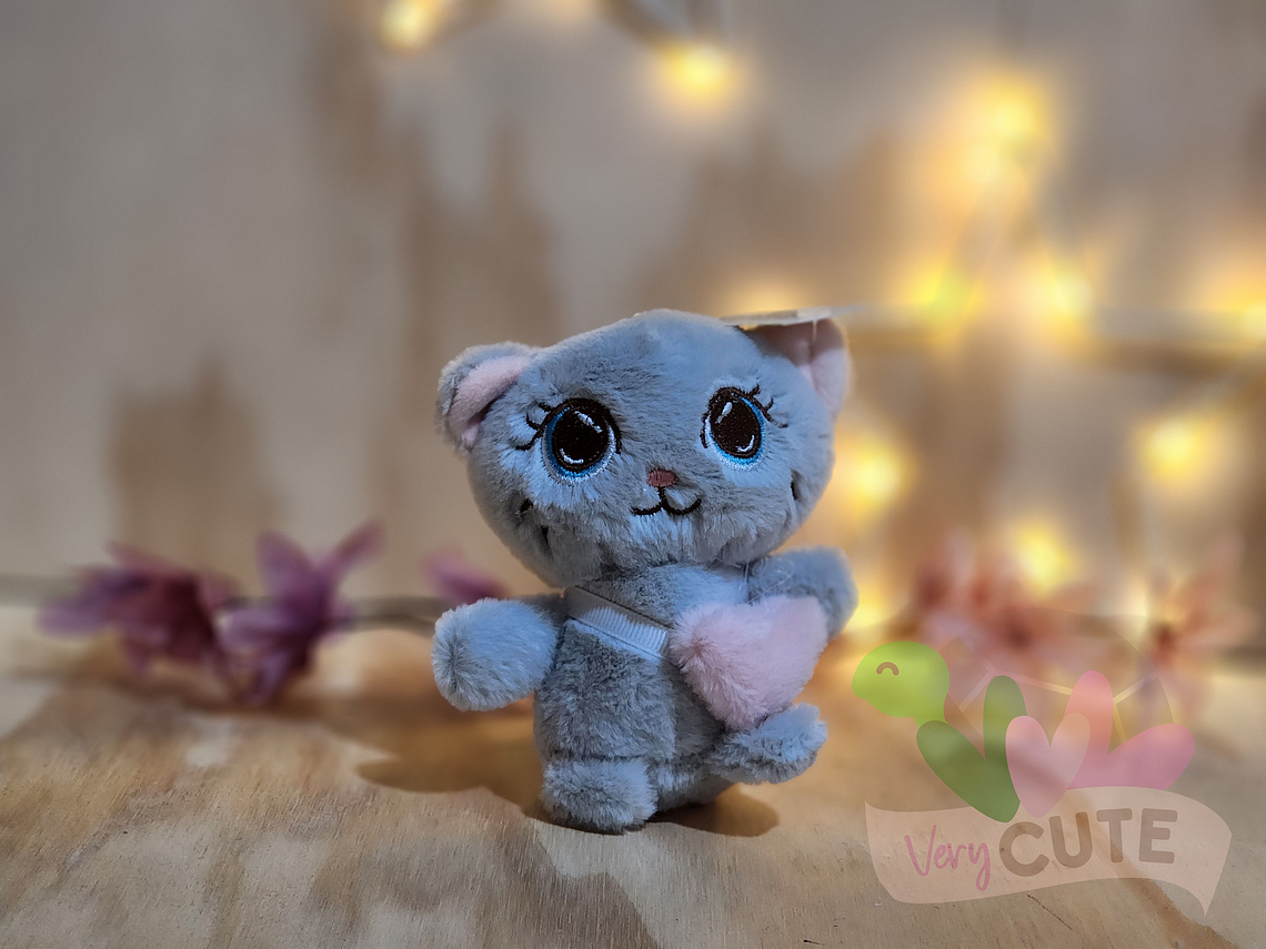  Llavero Peluche Gatito con Corazón 2