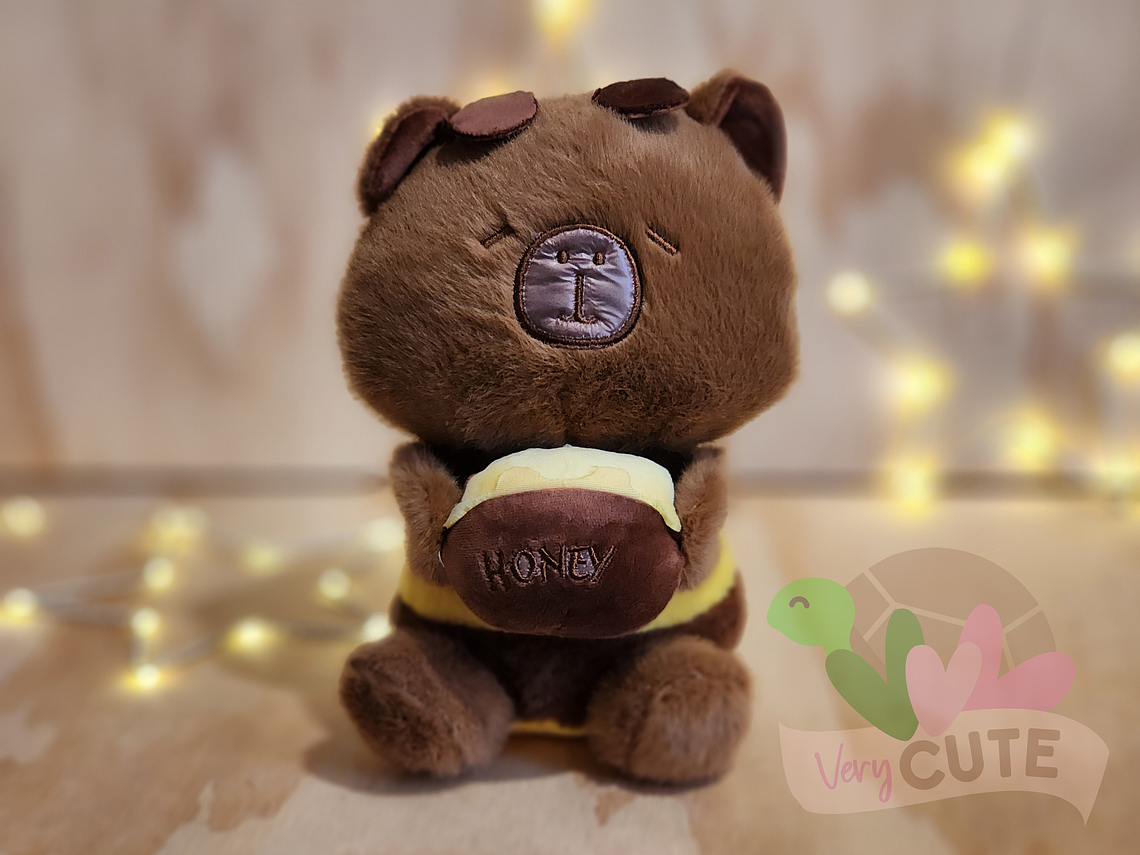 Peluche Capybara Abejita 1