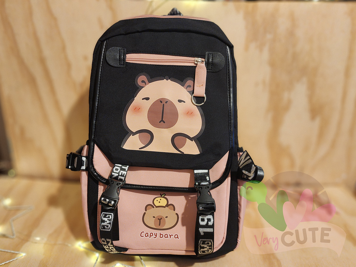 Mochila Capybara - con Broches 3