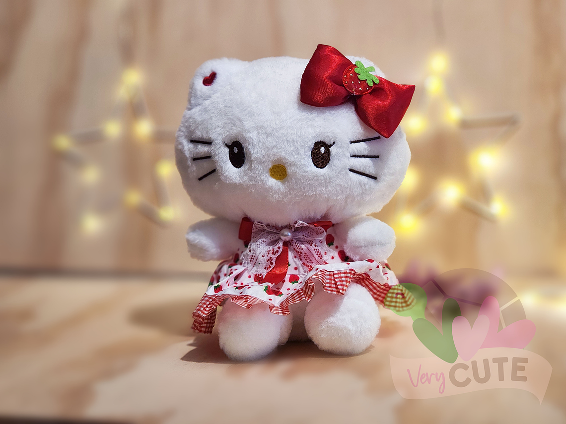 Peluche Personajes Sanrio - Trajes con Frutilla 2