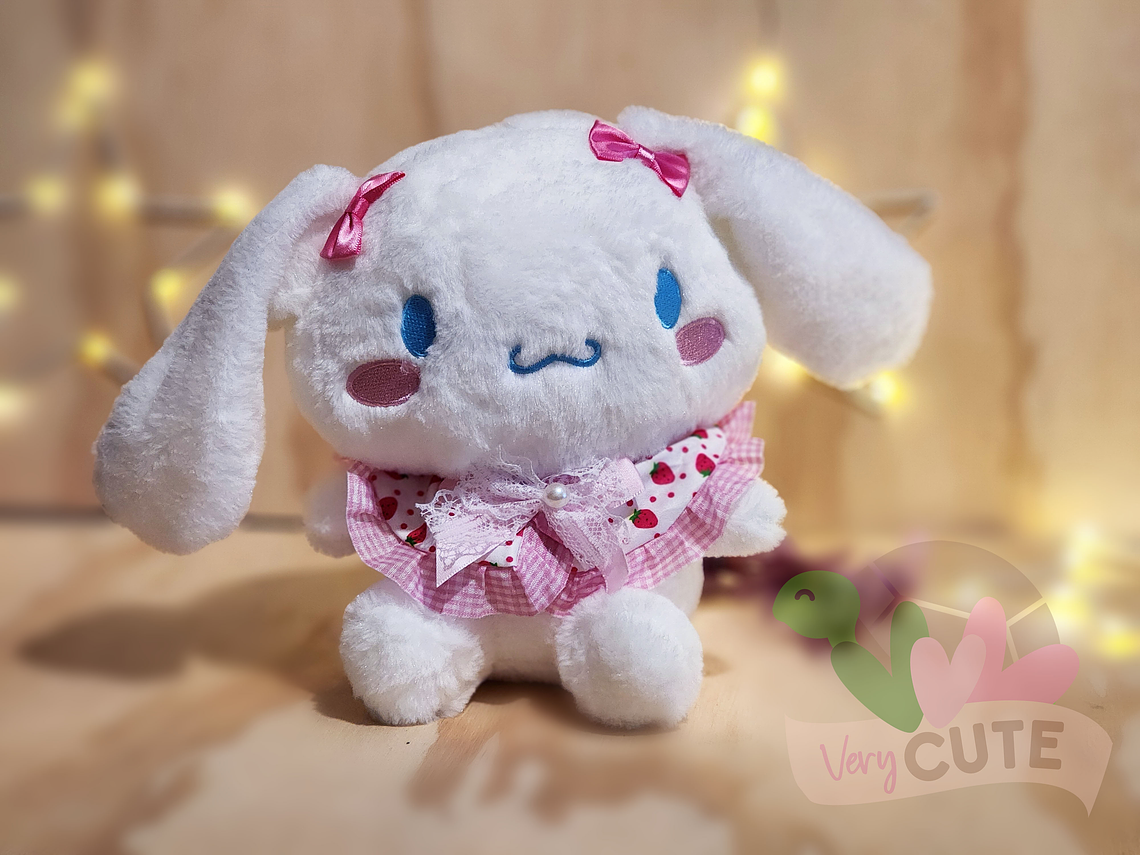 Peluche Personajes Sanrio - Trajes con Frutilla 3