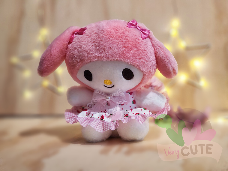 Peluche Personajes Sanrio - Trajes con Frutilla 4