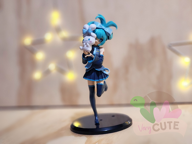 Figura Hatsune Miku con Cinnamoroll 1