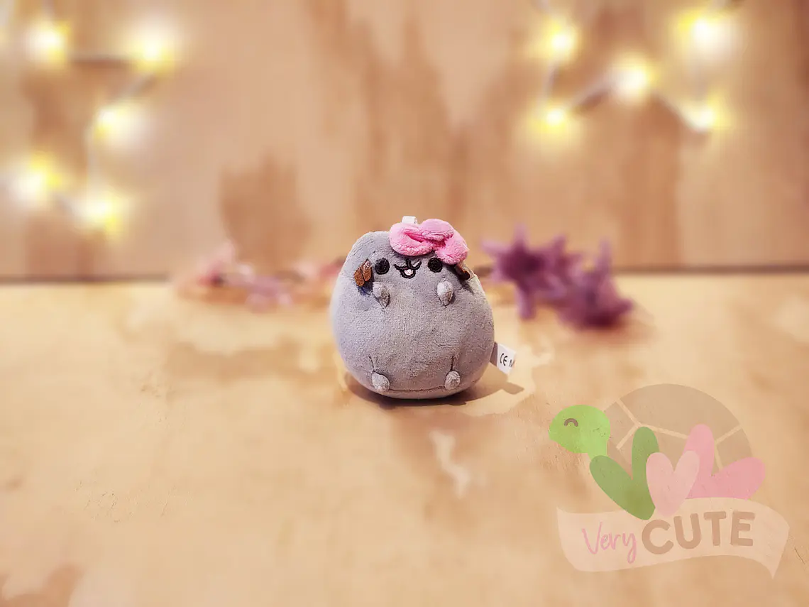 lavero Peluche Pusheen con Lazo Rosa 1
