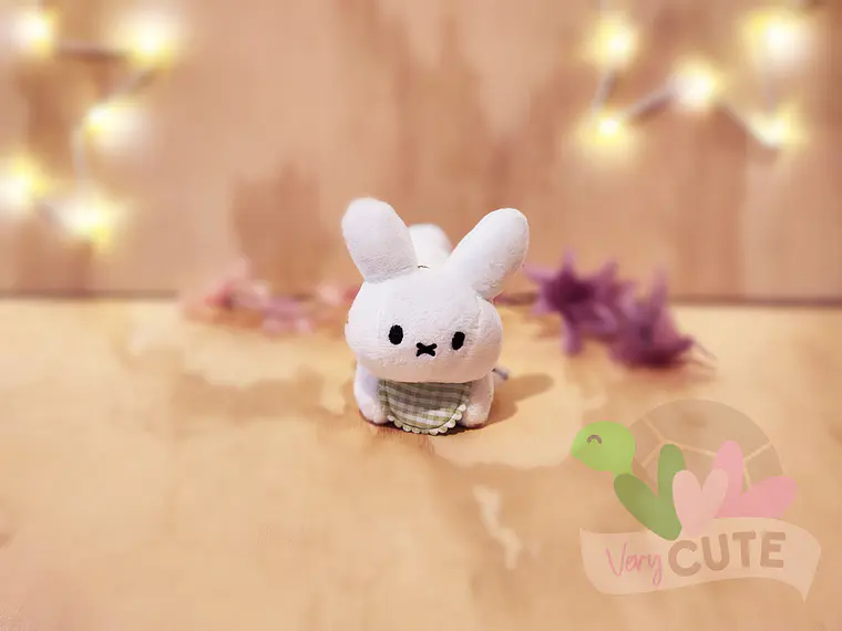 Llavero Peluche Miffy con Babero 1